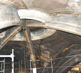 Auvergne-Rhône-Alpes-Nef-Eglise-Saint-Hugues