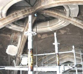 Auvergne-Rhône-Alpes-Nef-Eglise-Saint-Hugues