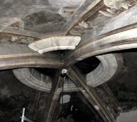 Auvergne-Rhône-Alpes-Nef-Eglise-Saint-Hugues