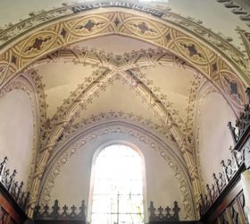 Auvergne-Rhône-Alpes-Nef-Eglise-Saint-Hugues