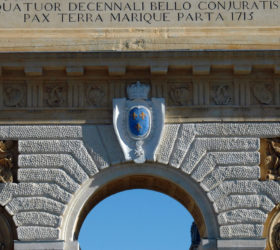 Haut de l'arc triomphal de Montpellier